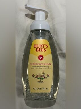 ✨New✨ Burt's Bees: Wild Honeysuckle Foaming Hand Soap – 355 mL